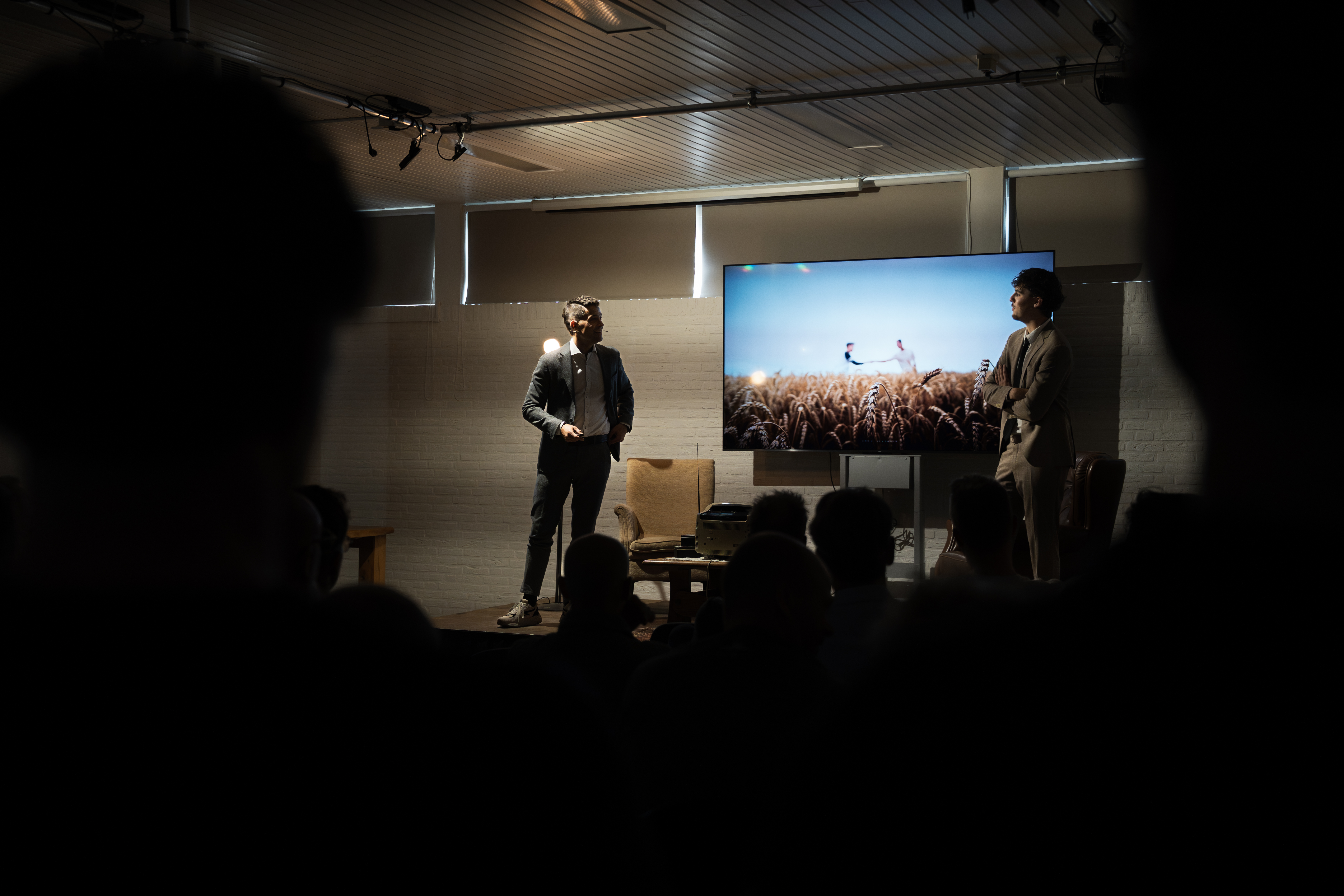 Sfeerimpressie van het interactieve theatercollege AI, ik ben mijn baan kwijt